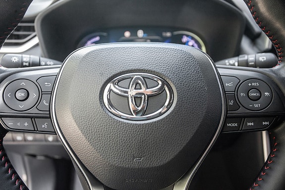 Toyota RAV4 Plug-in Hybrid 10 of 20