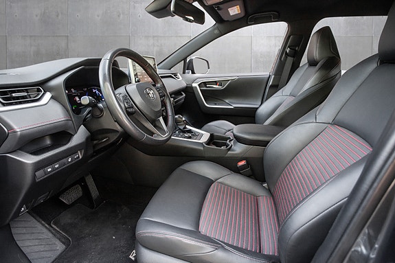 Toyota RAV4 Plug-in Hybrid 8 of 20