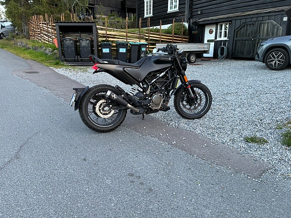 Husqvarna Svartpilen 125 3 of 19