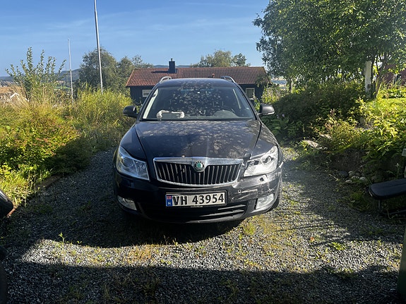 Skoda Octavia 2 of 7