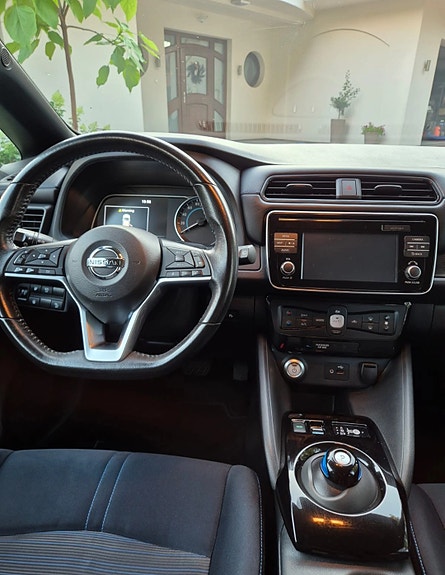 Nissan Leaf 6 of 17