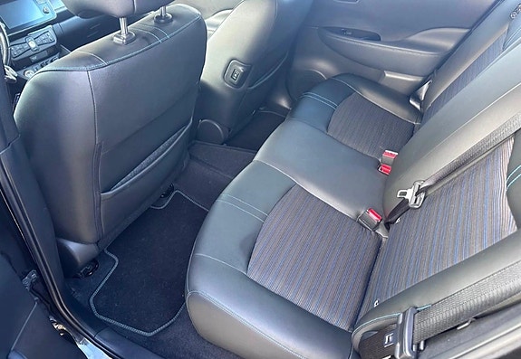 Nissan Leaf 3 of 17