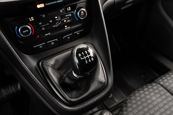 Ford Transit Connect 15 of 26