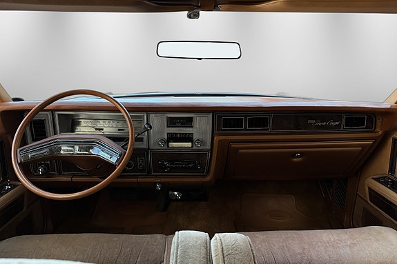 Lincoln Continental 19 of 30