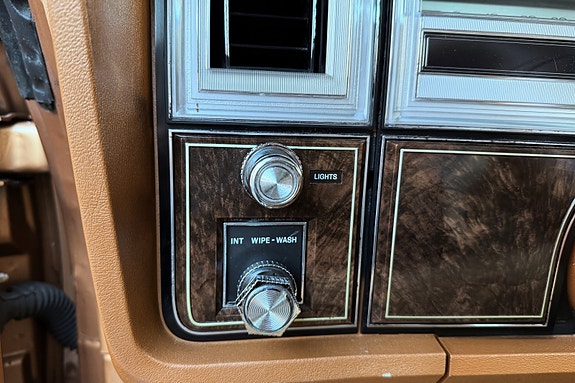 Lincoln Continental 24 of 30