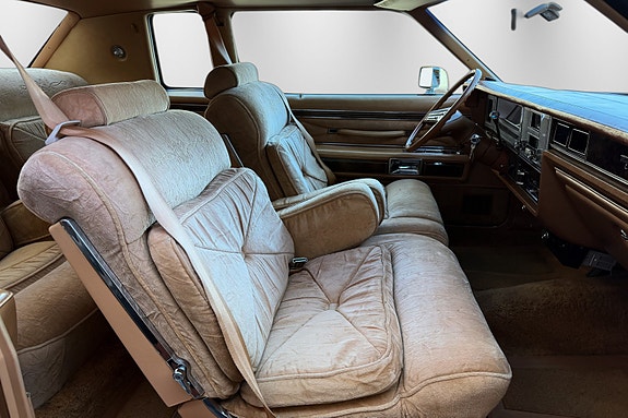 Lincoln Continental 15 of 30