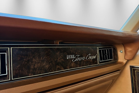 Lincoln Continental 27 of 30