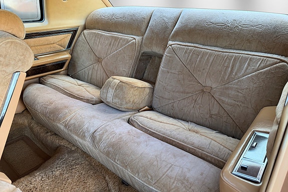 Lincoln Continental 17 of 30