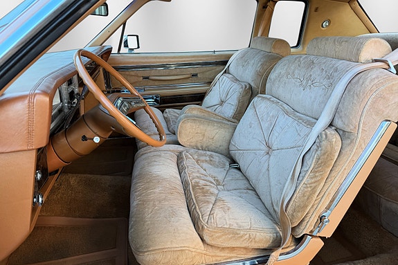 Lincoln Continental 13 of 30