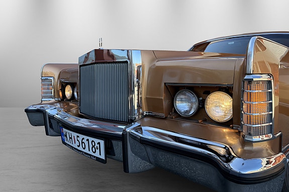 Lincoln Continental 10 of 30