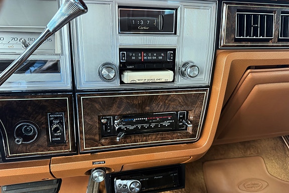 Lincoln Continental 25 of 30