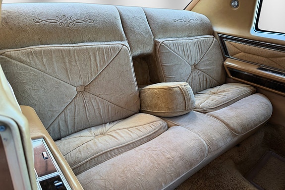 Lincoln Continental 18 of 30