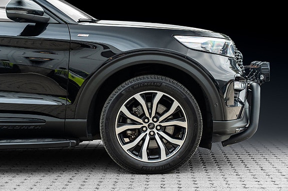 Ford Explorer 6 of 29