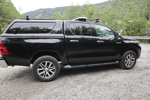 Toyota HiLux 10 of 30