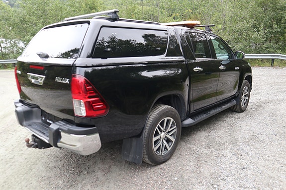 Toyota HiLux 21 of 30