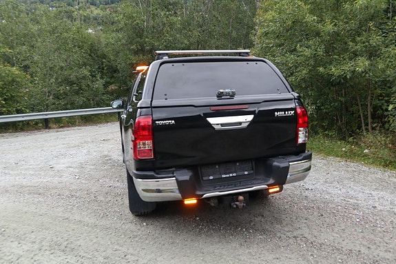 Toyota HiLux 19 of 30