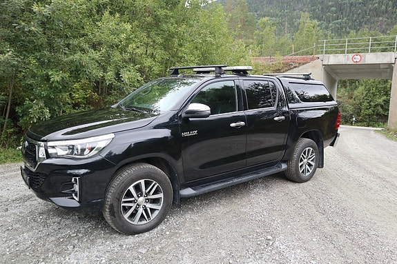 Toyota HiLux 2 of 30