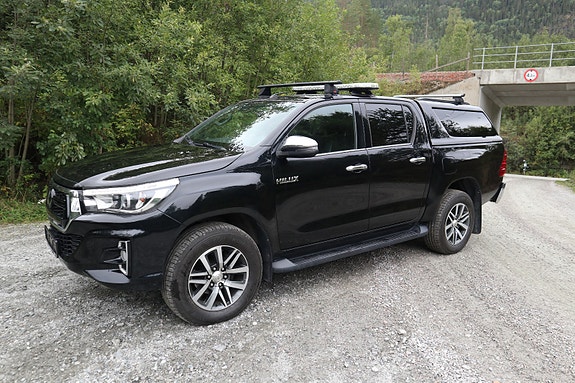 Toyota HiLux 4 of 30