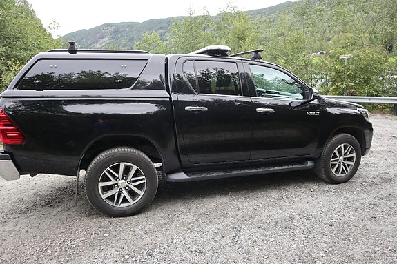 Toyota HiLux 9 of 30