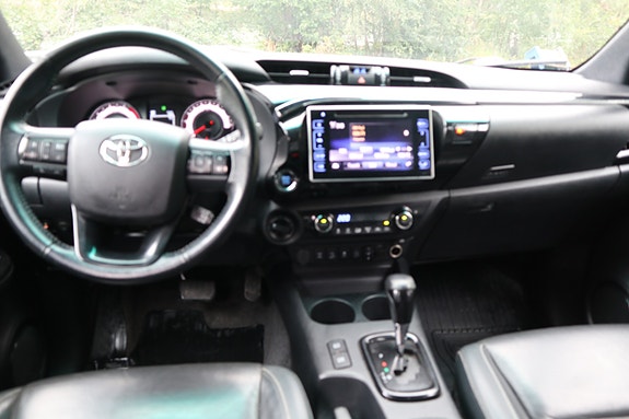Toyota HiLux 25 of 30