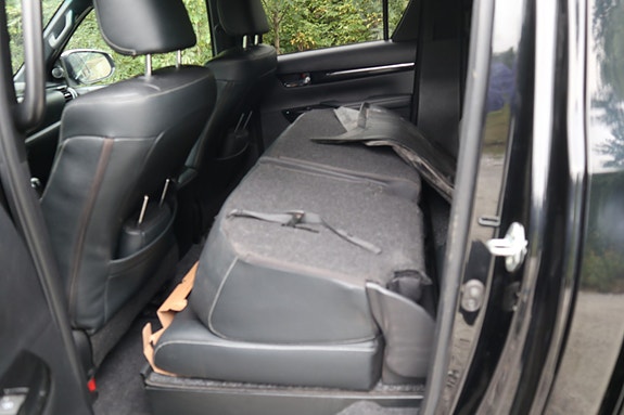 Toyota HiLux 23 of 30