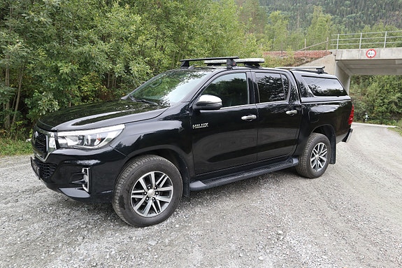 Toyota HiLux 3 of 30