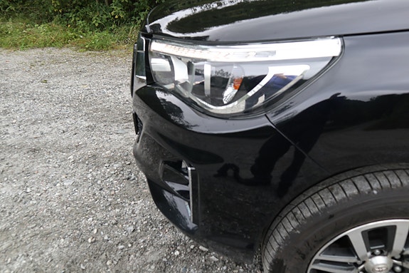 Toyota HiLux 17 of 30