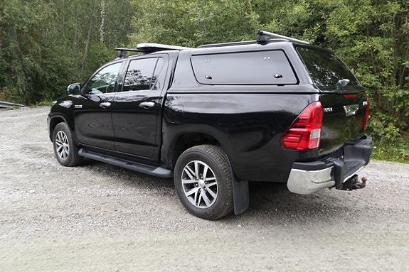 Toyota HiLux 14 of 30