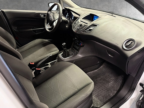 Ford Fiesta 26 of 30