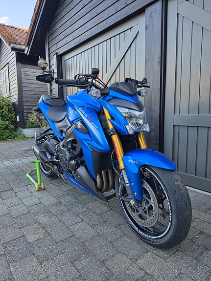 Suzuki GSX-S 1000 2 of 7