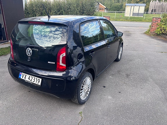 Volkswagen UP! 17 of 17