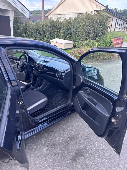 Volkswagen UP! 6 of 17