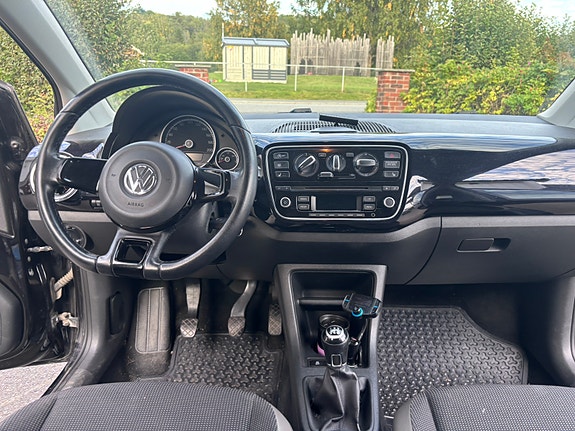 Volkswagen UP! 7 of 17