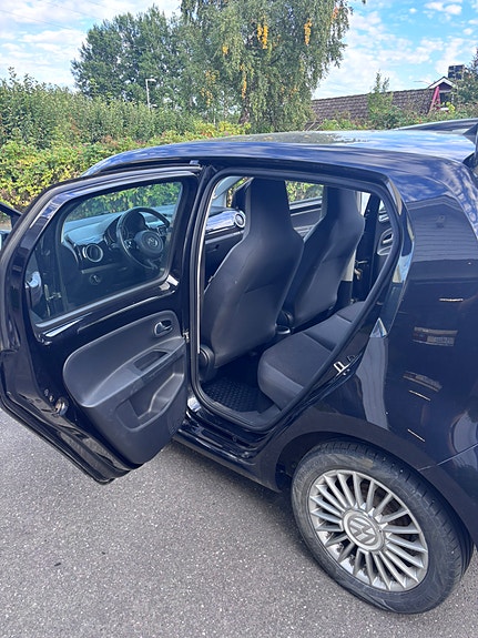 Volkswagen UP! 4 of 17