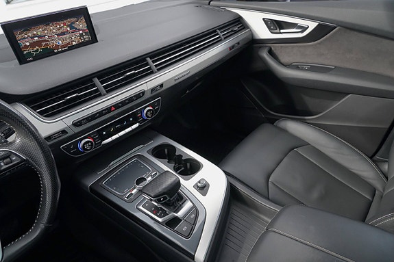 Audi Q7 12 of 24