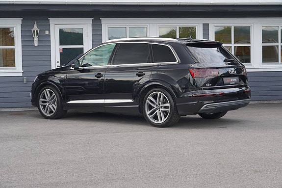 Audi Q7 8 of 24