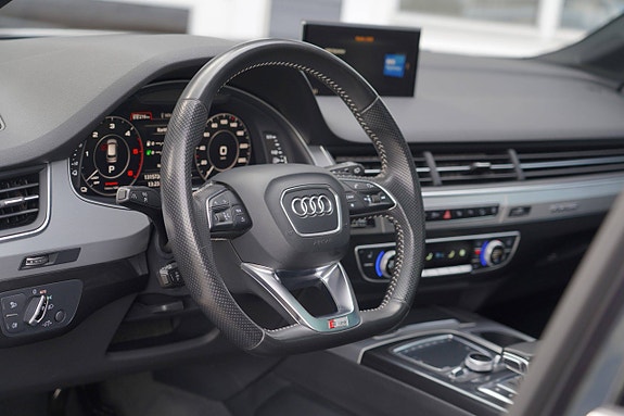 Audi Q7 9 of 24