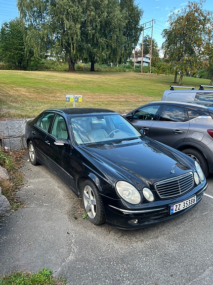 Mercedes-Benz E270 2 of 6