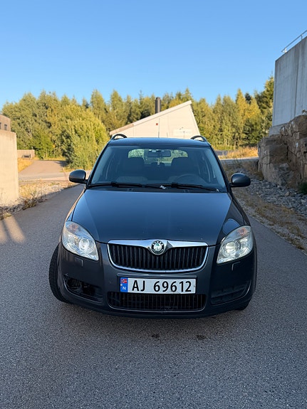 Skoda Fabia 2 of 28