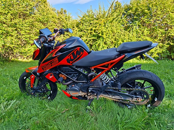 KTM 125 Duke 4 of 21