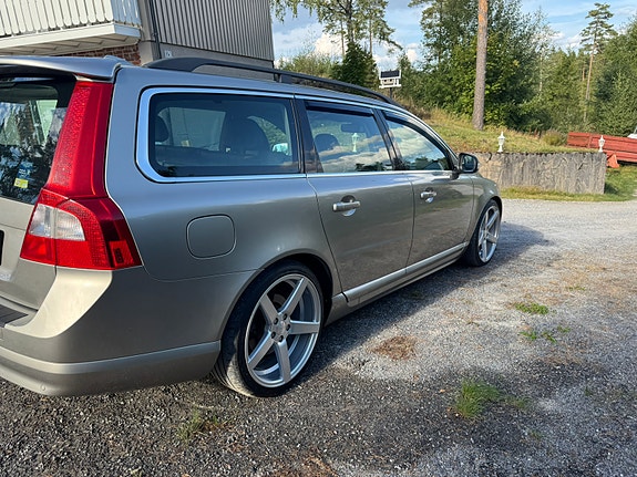 Volvo V70 4 of 21