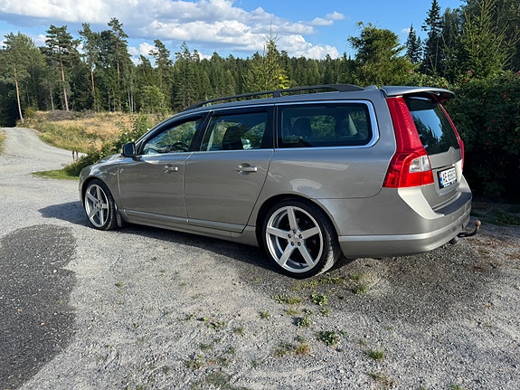 Volvo V70 2 of 21