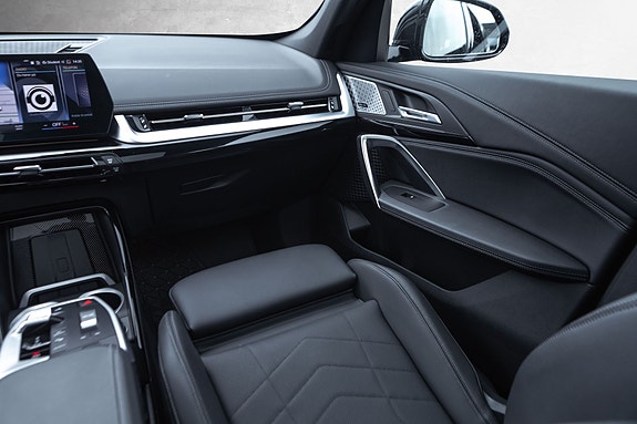 BMW iX1 29 of 30