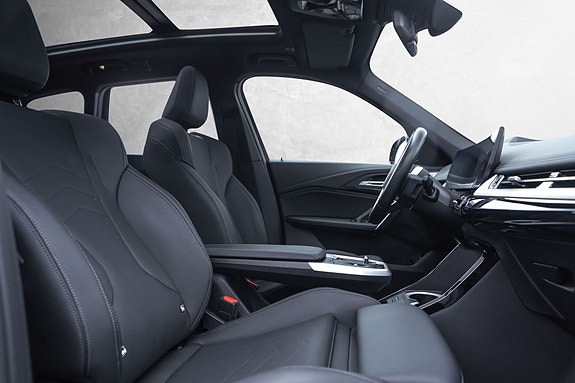 BMW iX1 28 of 30