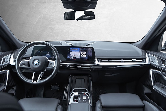 BMW iX1 26 of 30