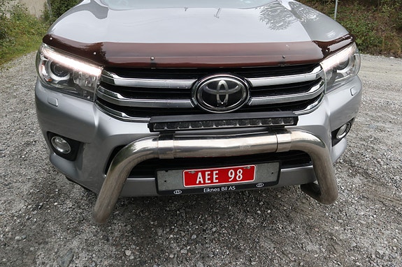 Toyota HiLux 11 of 26
