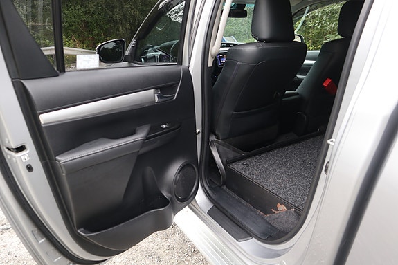Toyota HiLux 15 of 26