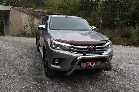 Toyota HiLux 4 of 26