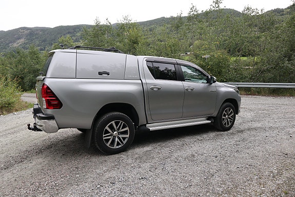 Toyota HiLux 3 of 26