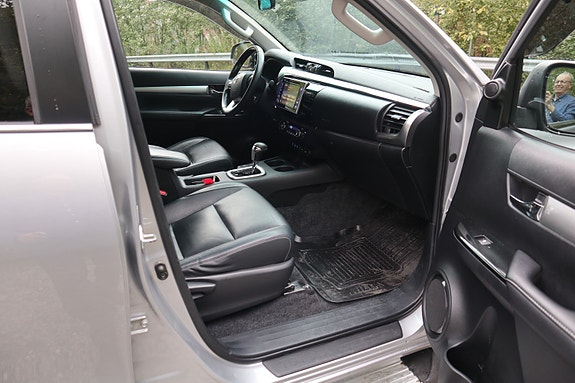 Toyota HiLux 16 of 26